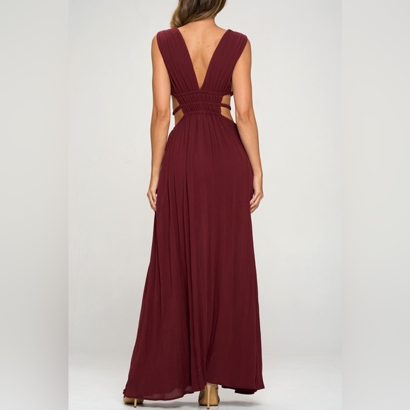 WINE V-NECK BOUTIQUE MAXI DRESS WITH CUT OUT AND SLIT - Picture 2 of 4